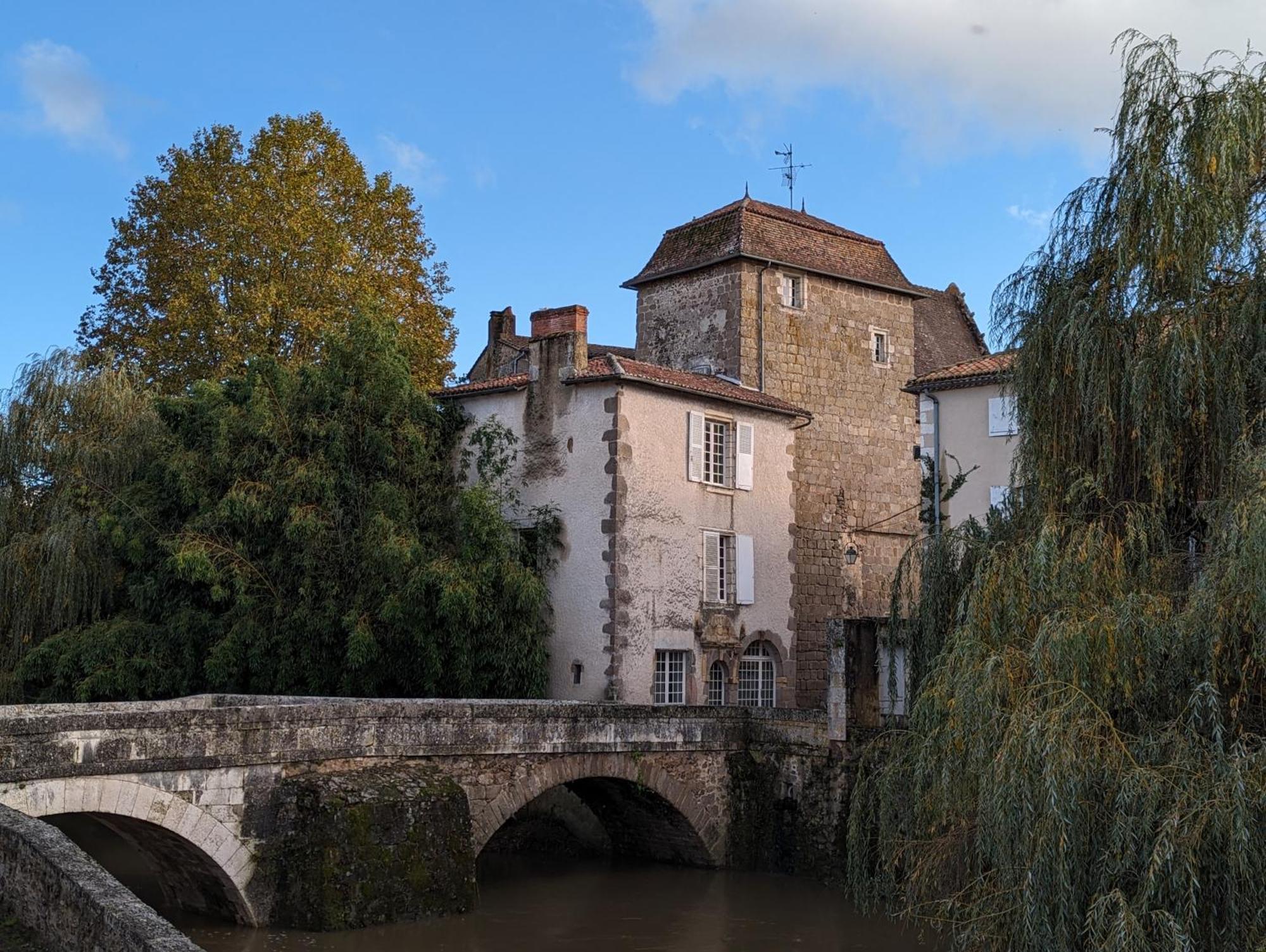 孔佛朗Manoir Des Arts住宿加早餐旅馆 外观 照片